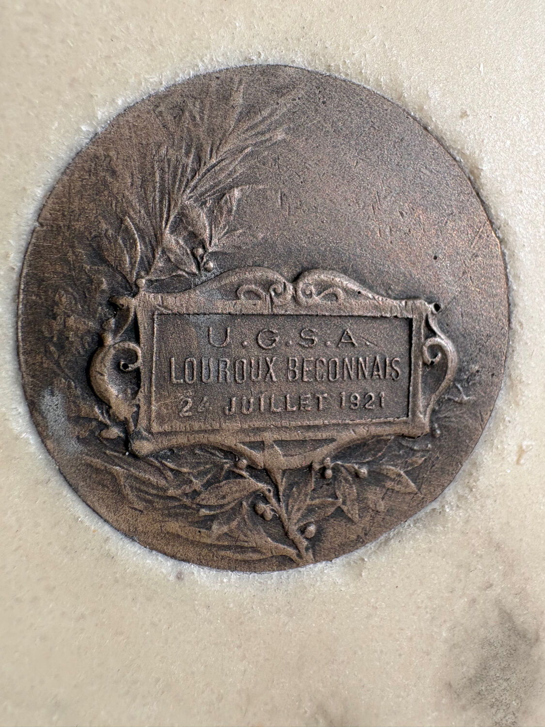 Marble bas-relief tableau of Putti