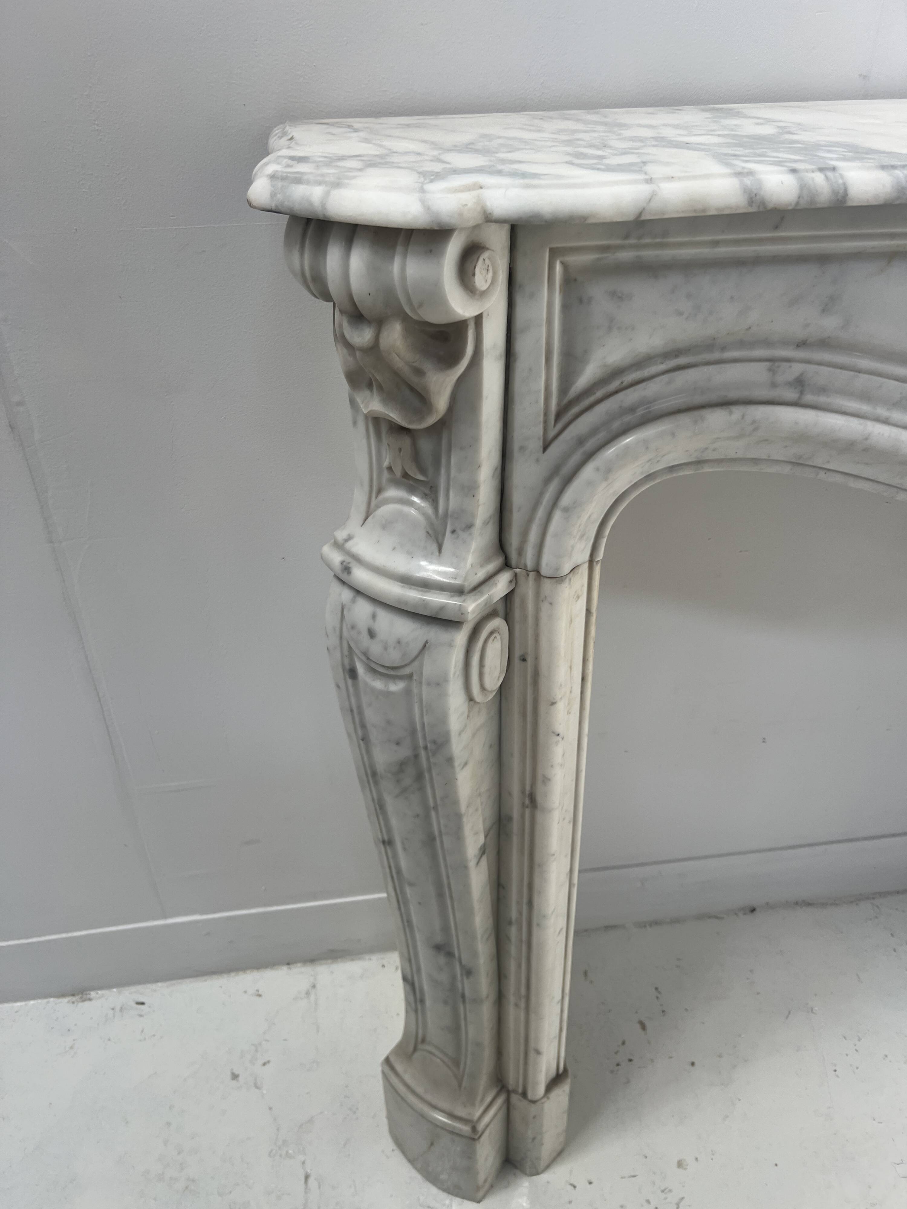 Louis XV style fireplace in veined white Carrara marble, 19th century.
