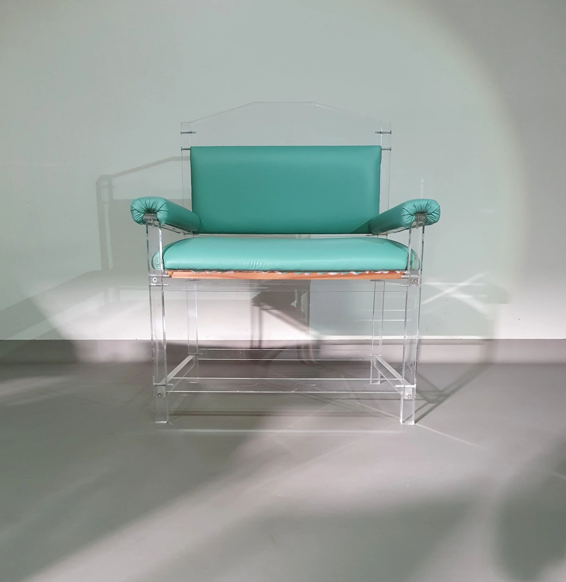 Chaise rare en plexiglas / acrylique / années 80