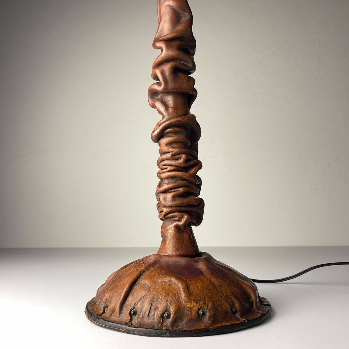 Lampe de table vintage en cuir italien, années 1950
