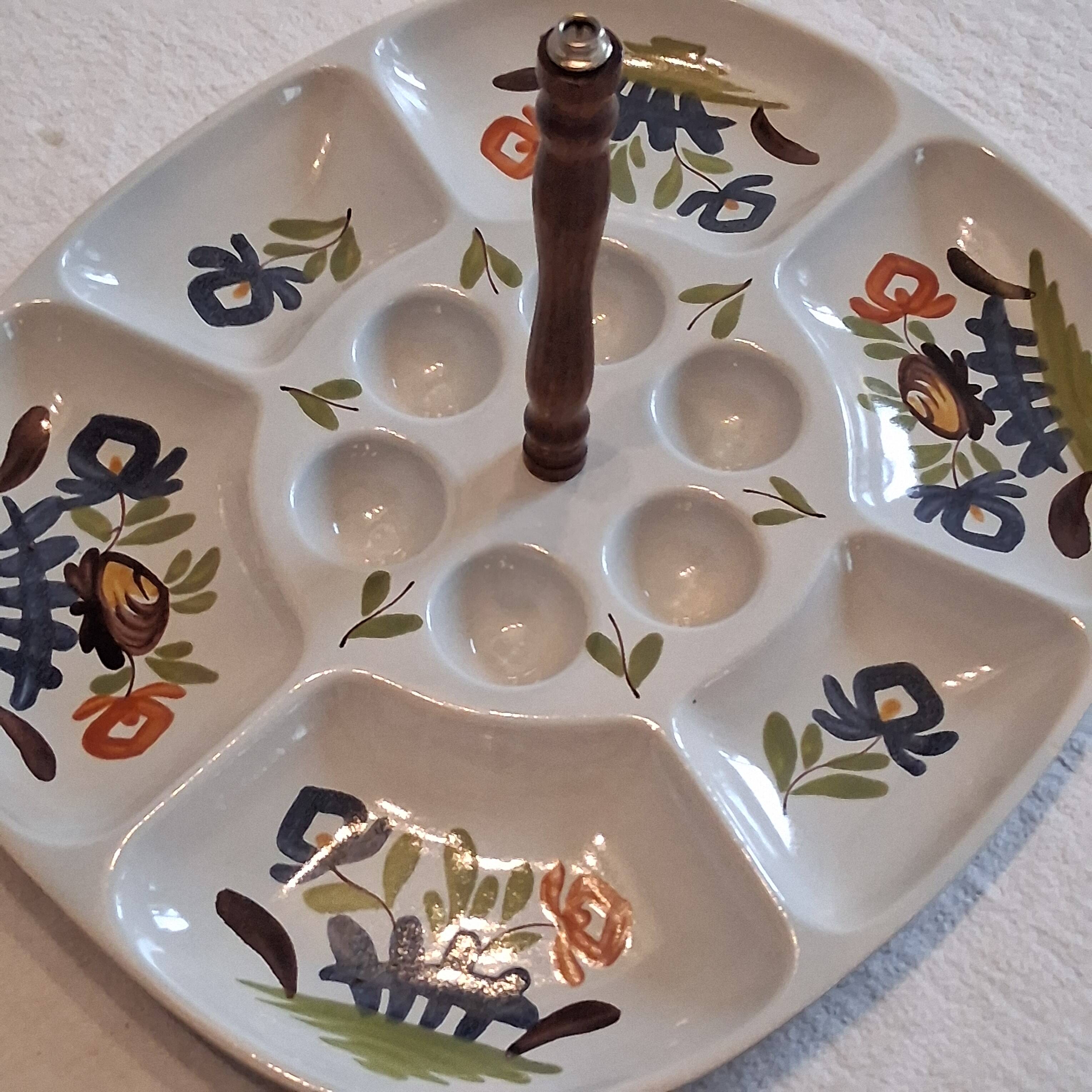Very nice serving dish for crudités/appetisers in ceramic in very good condition.
