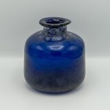 Vase en verre Scavo Murano Seguso bleu cobalt, soufflé à la main, années 1980, finition brutaliste.