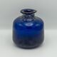 Vase en verre Scavo Murano Seguso bleu cobalt, soufflé à la main, années 1980, finition brutaliste.