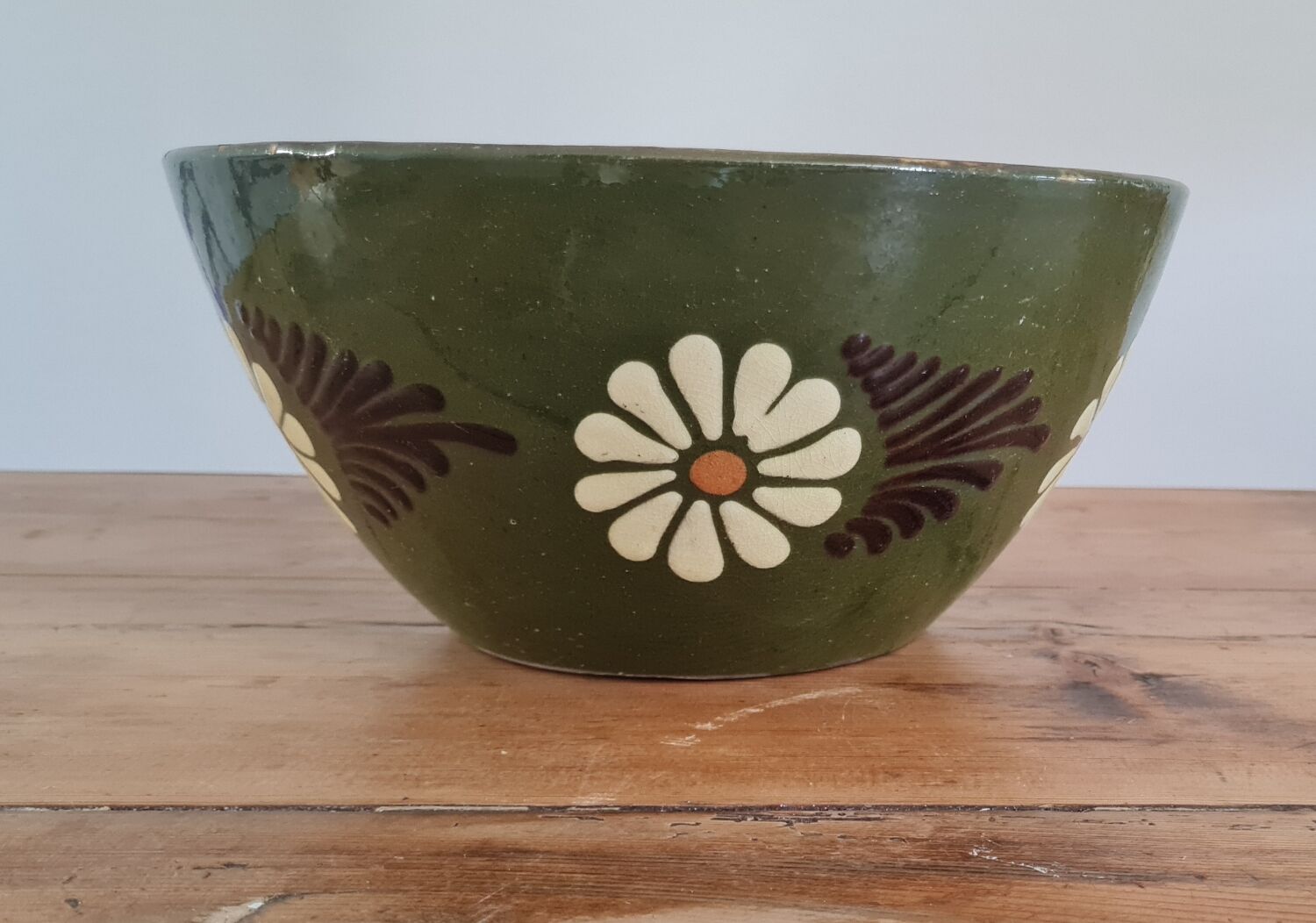Earthenware salad bowl