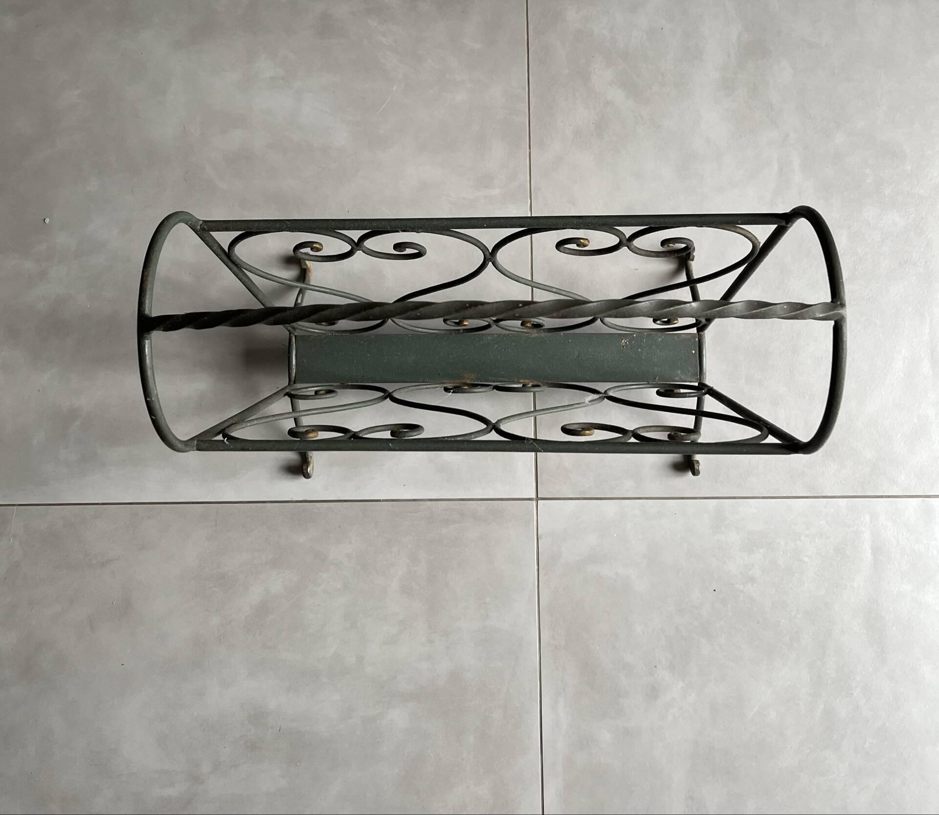 Vintage wrought iron magazine rack in green - 50s style