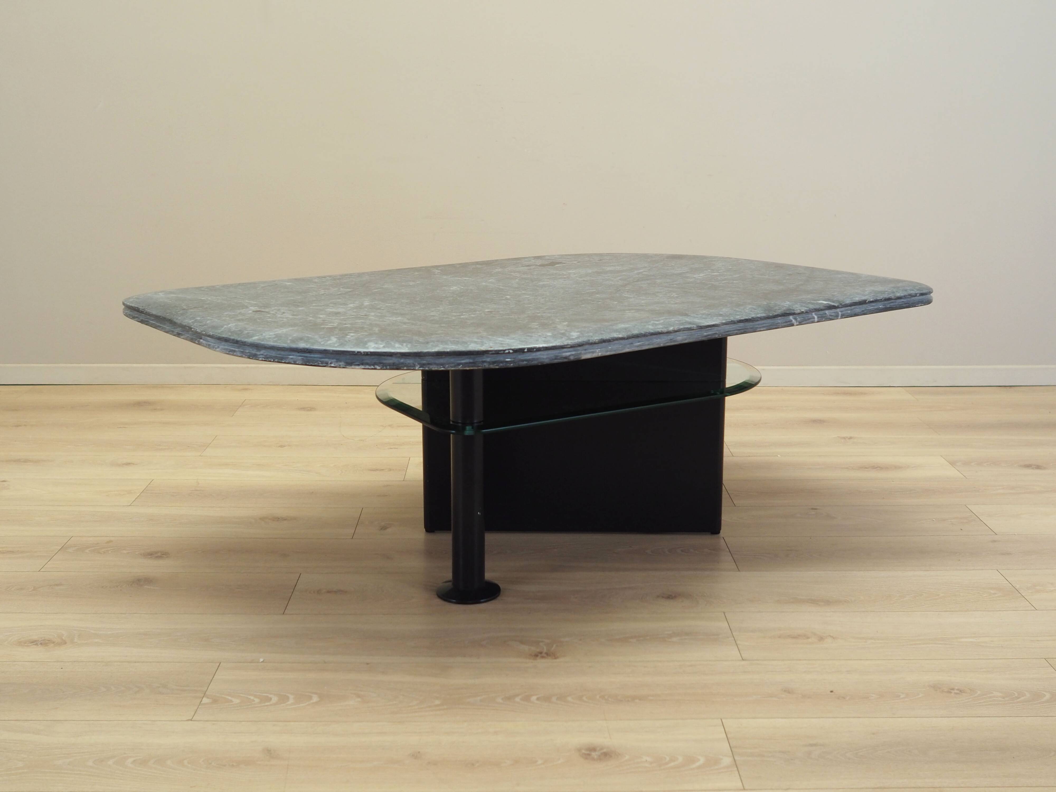 Coffee table, Italian design, 1980s, production: Italy
