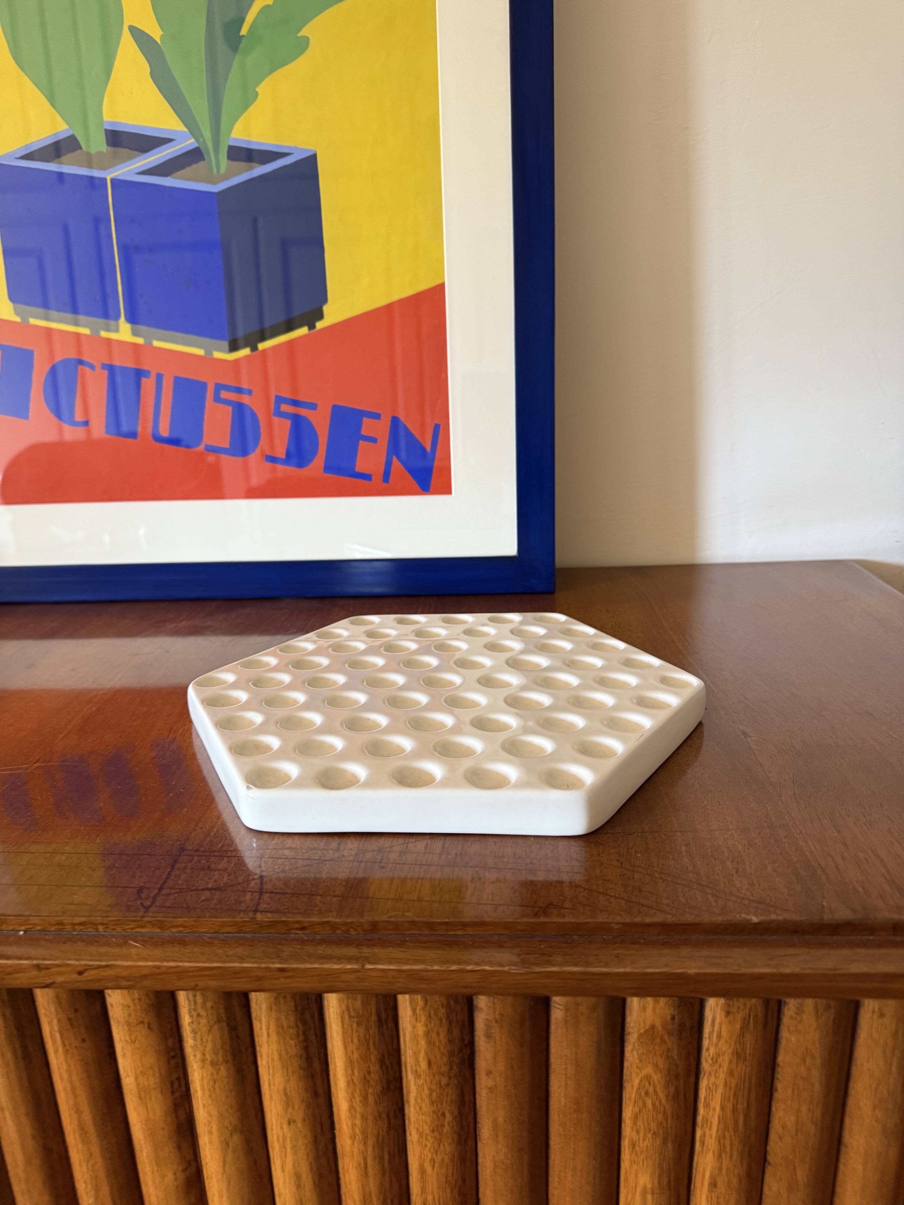 Space age white ceramic plate, Ennio Lucini, Gabbianelli Italy ca. 1970