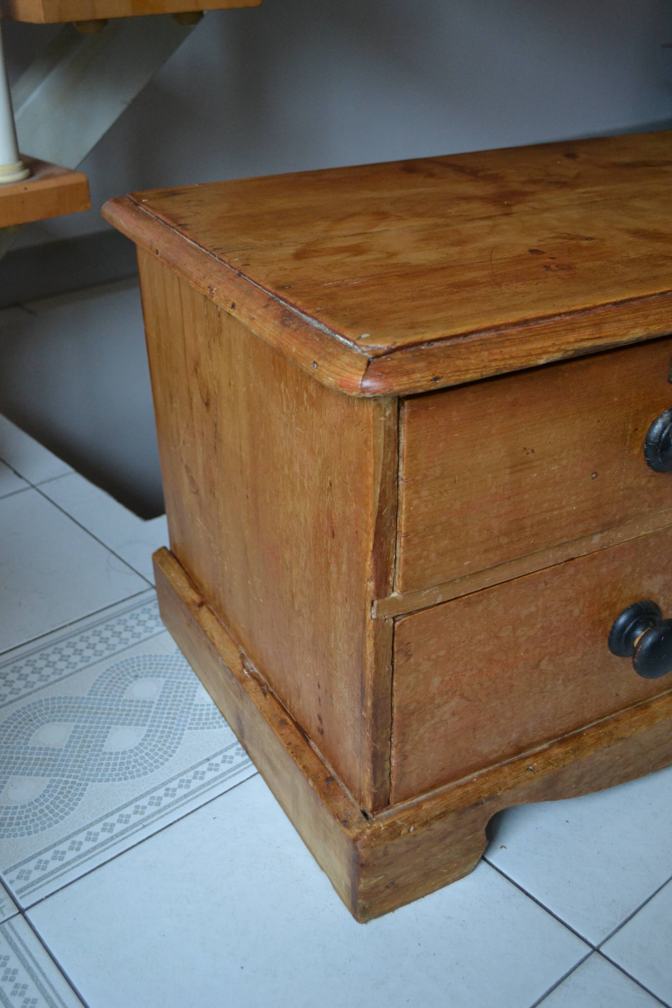 Commode style anglais en pin