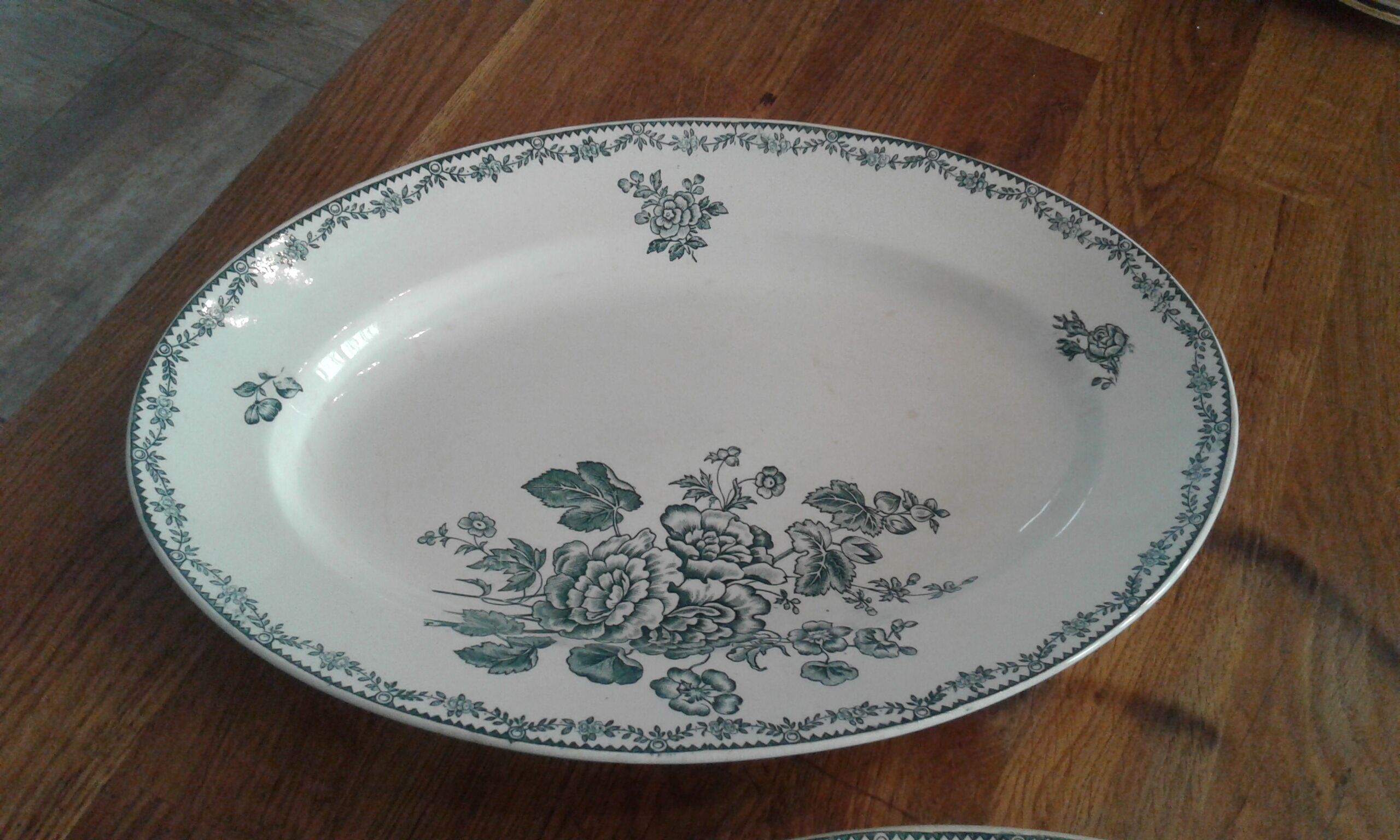 2 large oval dishes