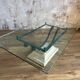 Table basse en verre et métal patine antique