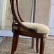 Une chaise ancienne en bois