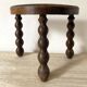 Tabouret tripode en bois sculpté, assise demi lune