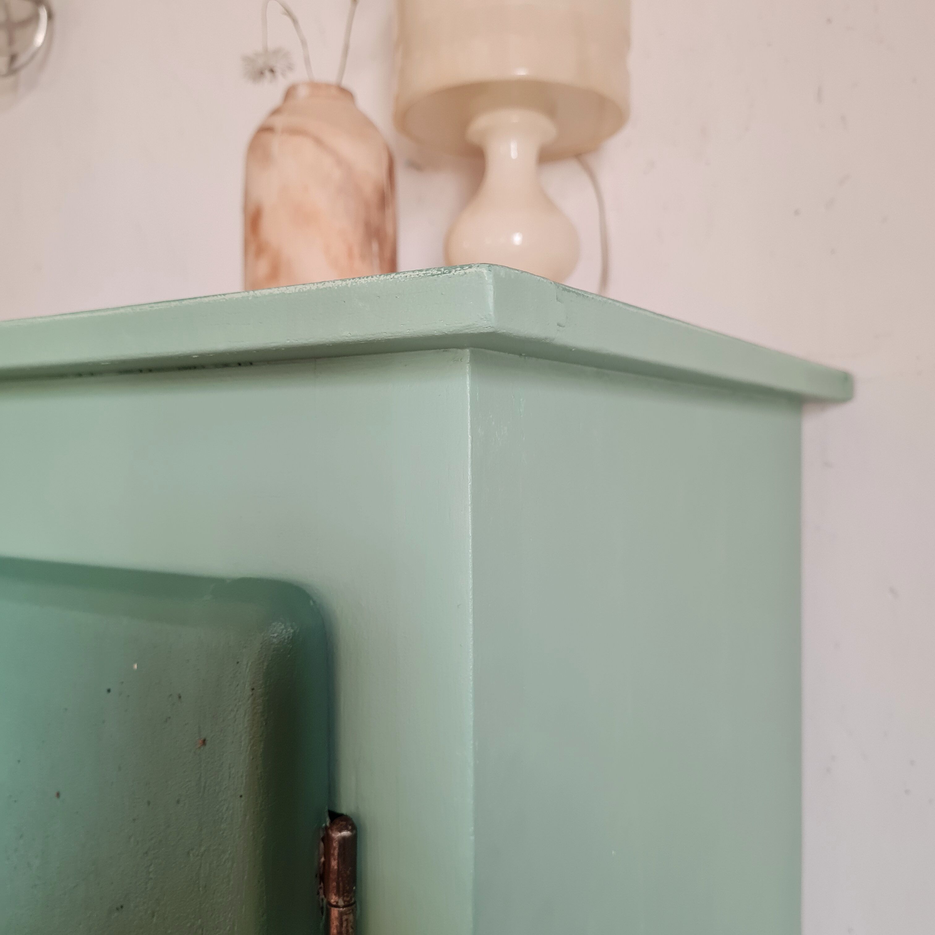 Cabinet bonnetière renovated green interior flowered