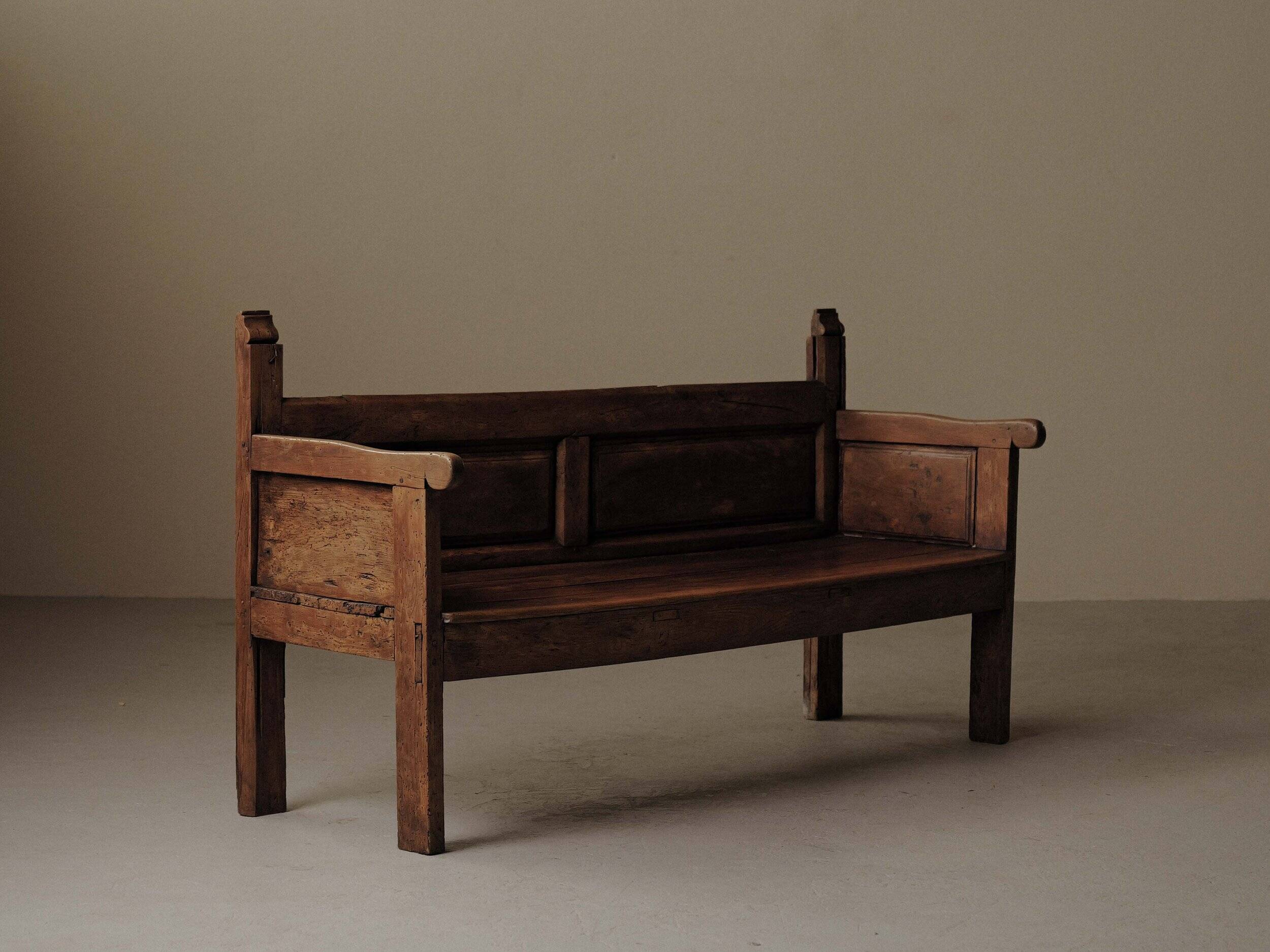 Banc de montagne en bois massif, Art populaire, Catalogne, XIXᵉ siècle
