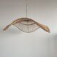 Suspension ou luminaire en rotin en forme de plateau circulaire ondulant à croisillons