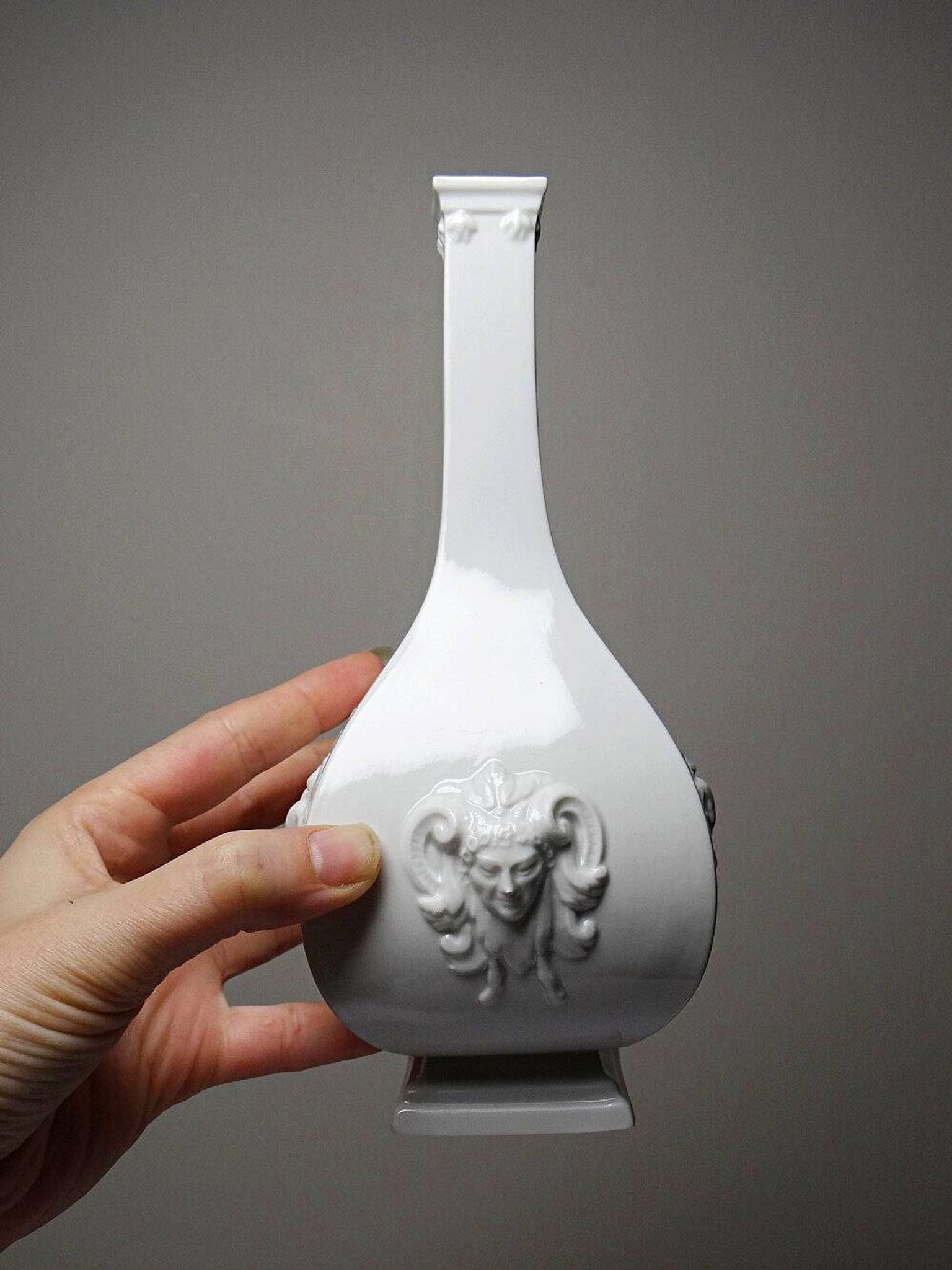 Small Meissen reproduction vase, 1715-1720, by Sheffield & Haviland, Limoges
