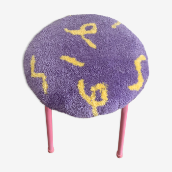 Tabouret tufté violet