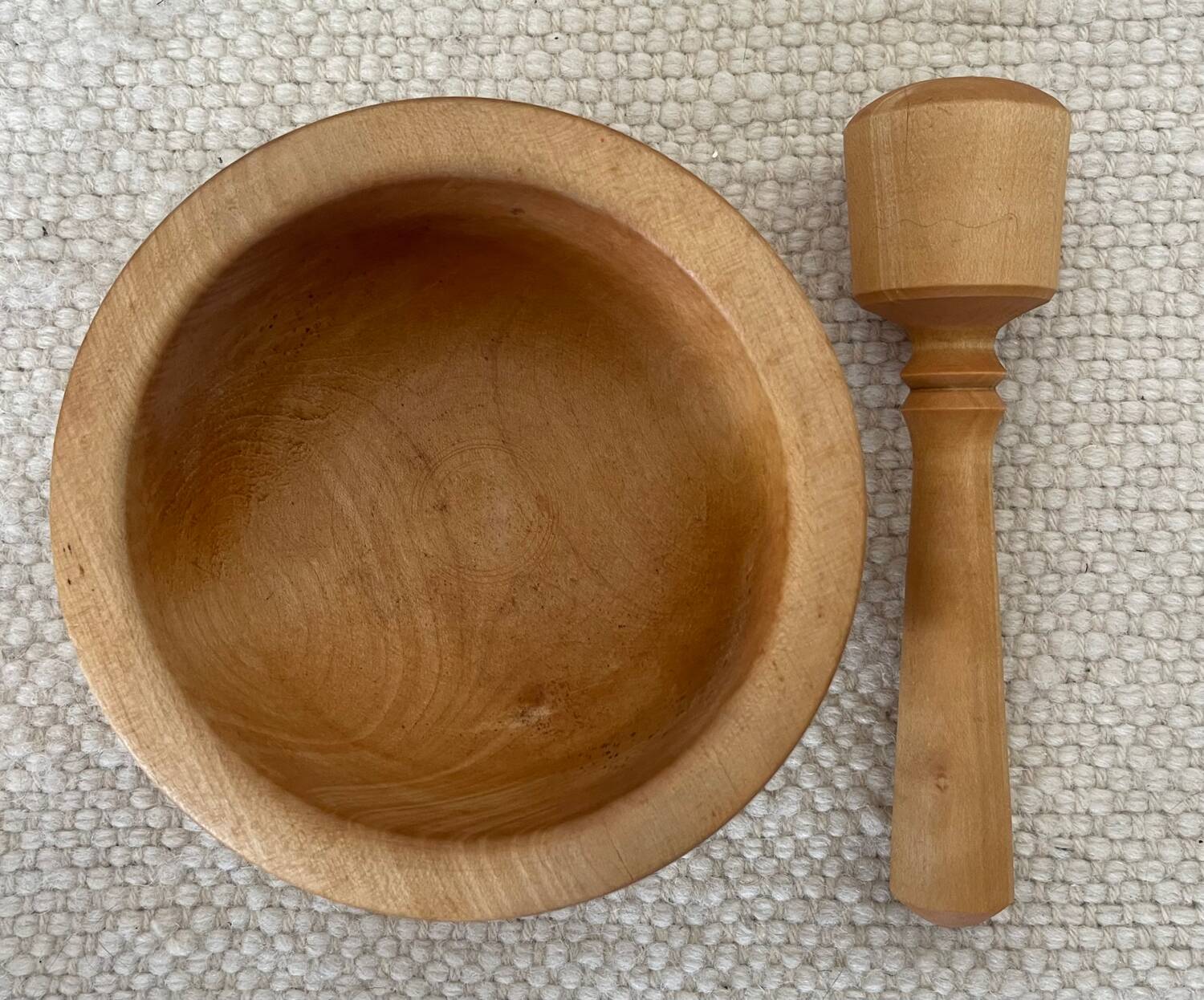 Mortier et pilon en bois