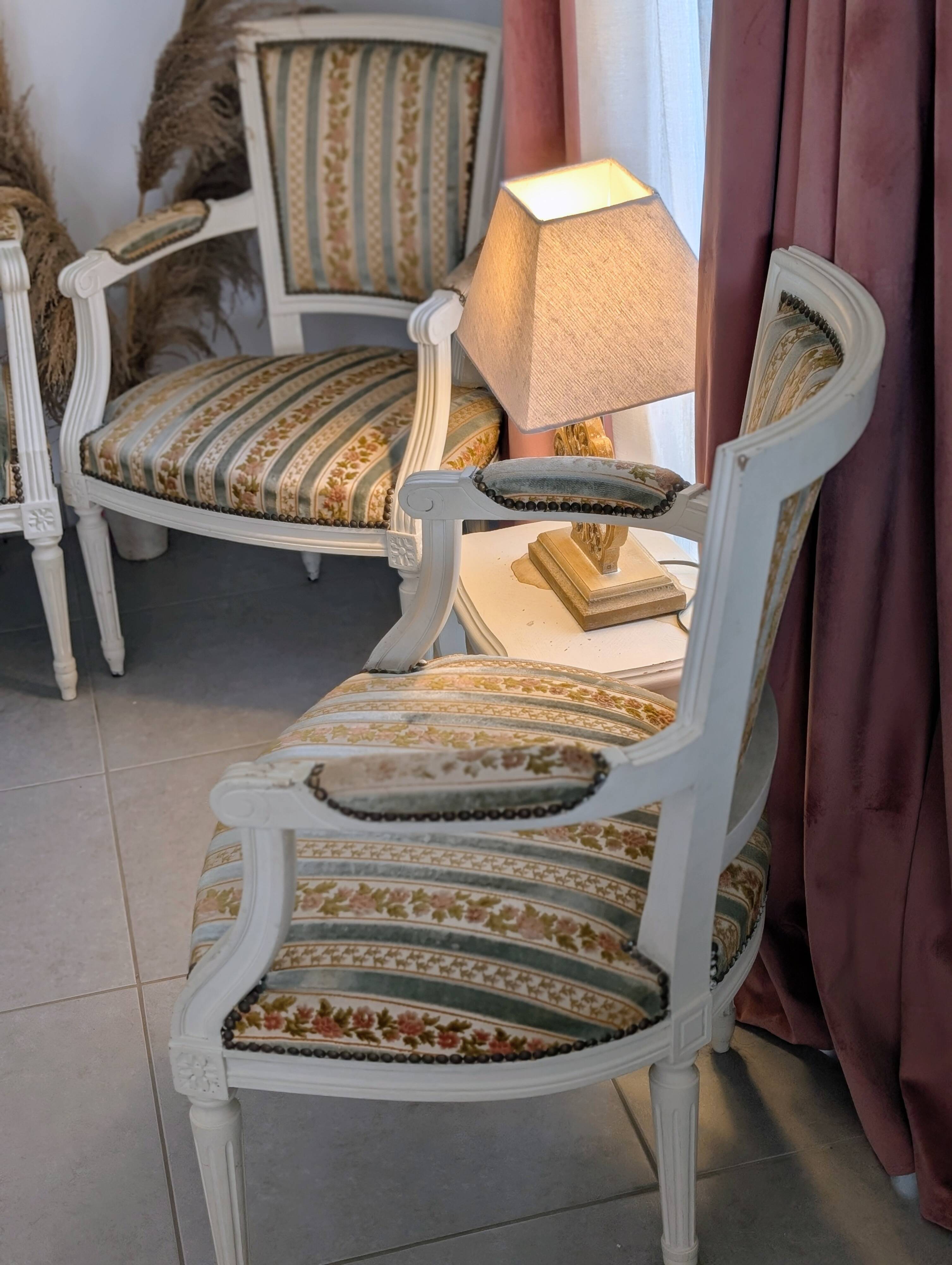 Louis XVI salon: lot of a banquette and two armchairs