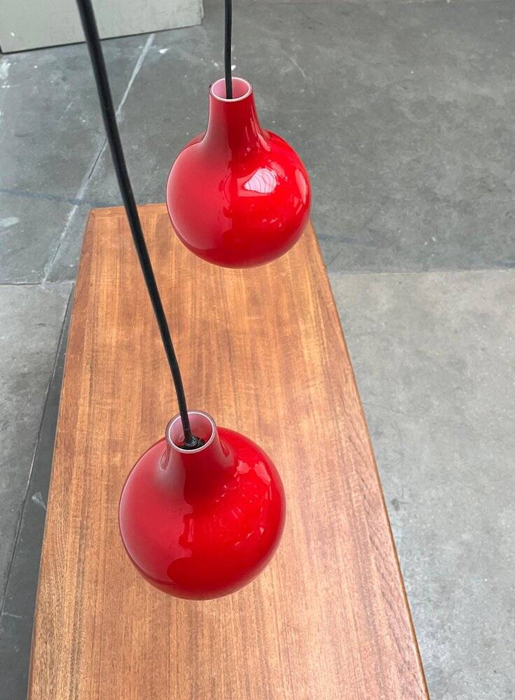 Lampes suspendues en verre rouge allemandes du milieu du siècle par Peill & Putzler, années 1960, lot de 2