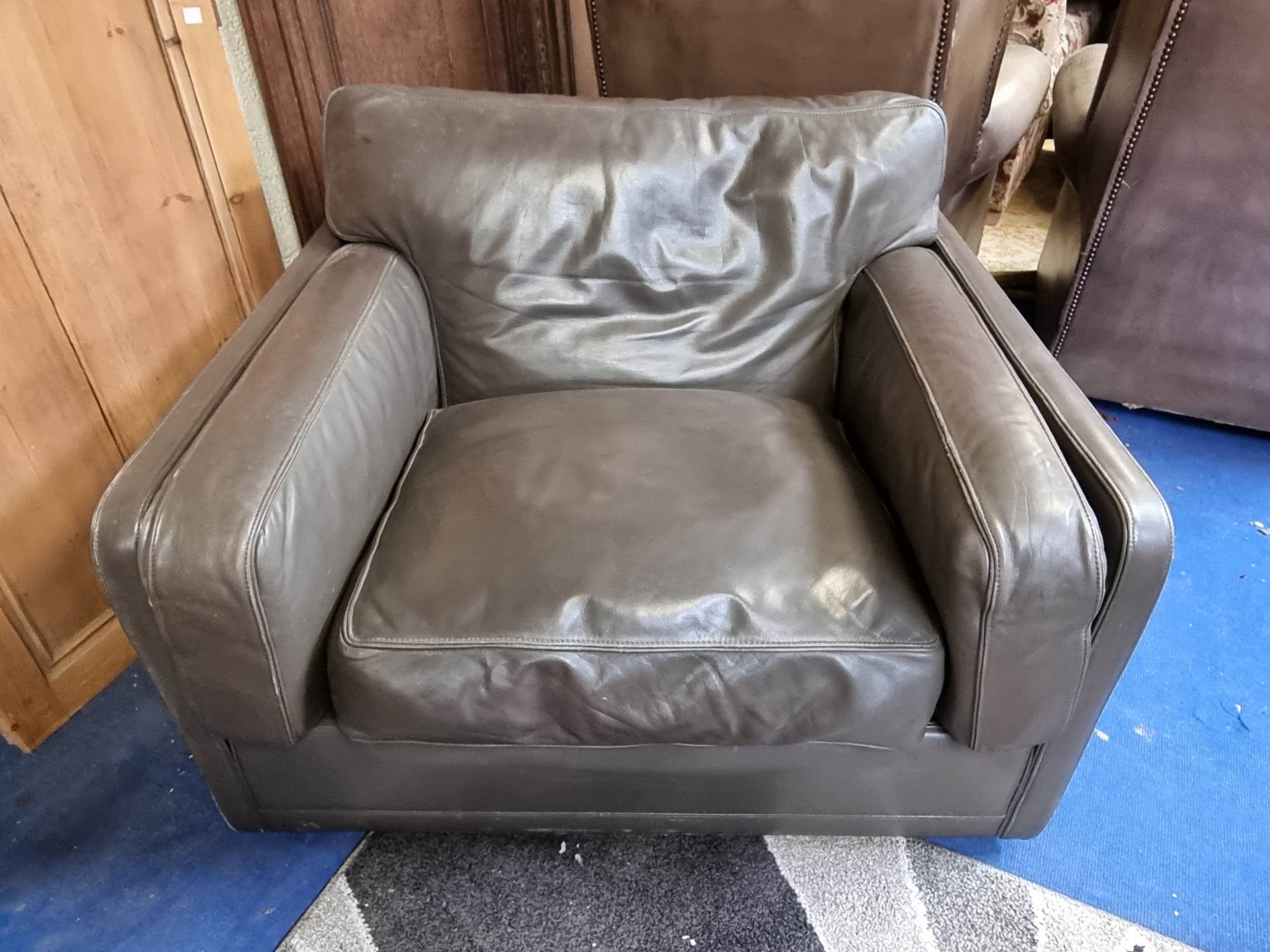 Fauteuil design en cuir