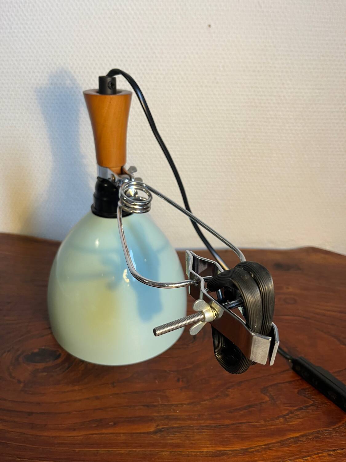 Lampe d’atelier orientable à pince
