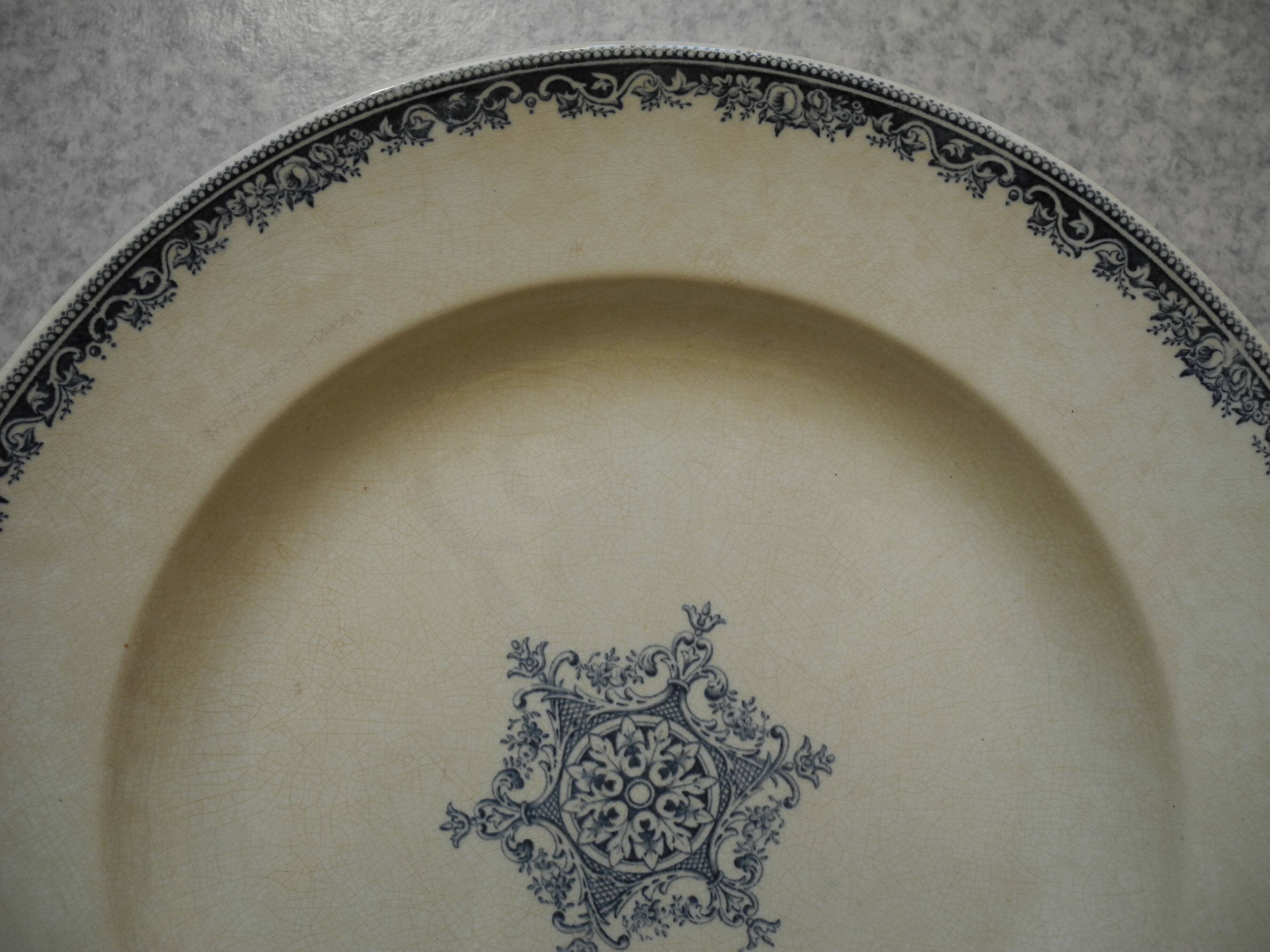 large old dish Vieillard Bordeaux Guirlande antique French dish 19th