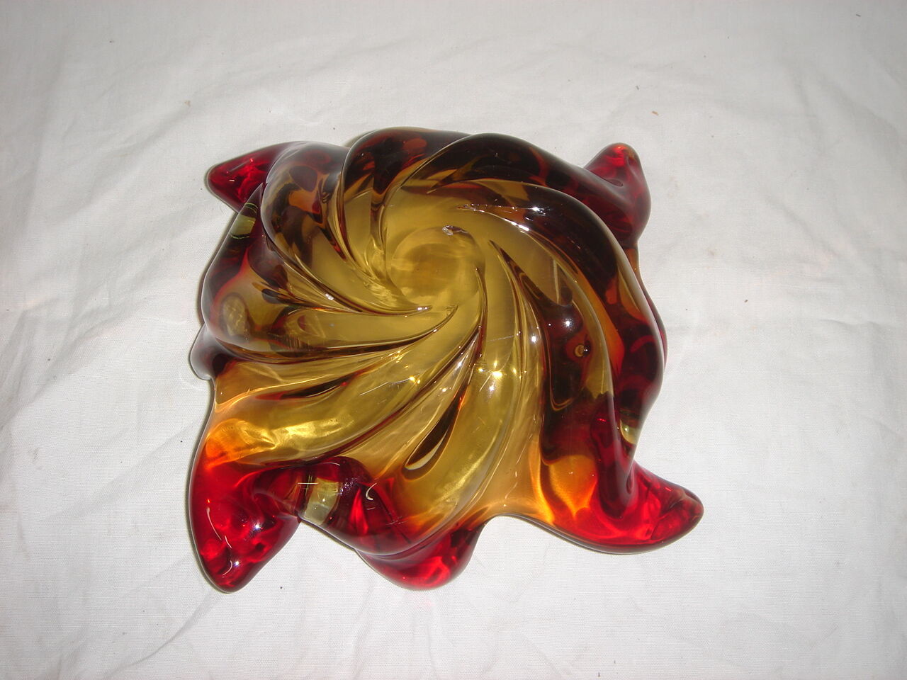 1960 gold and Red Murano glass cup
