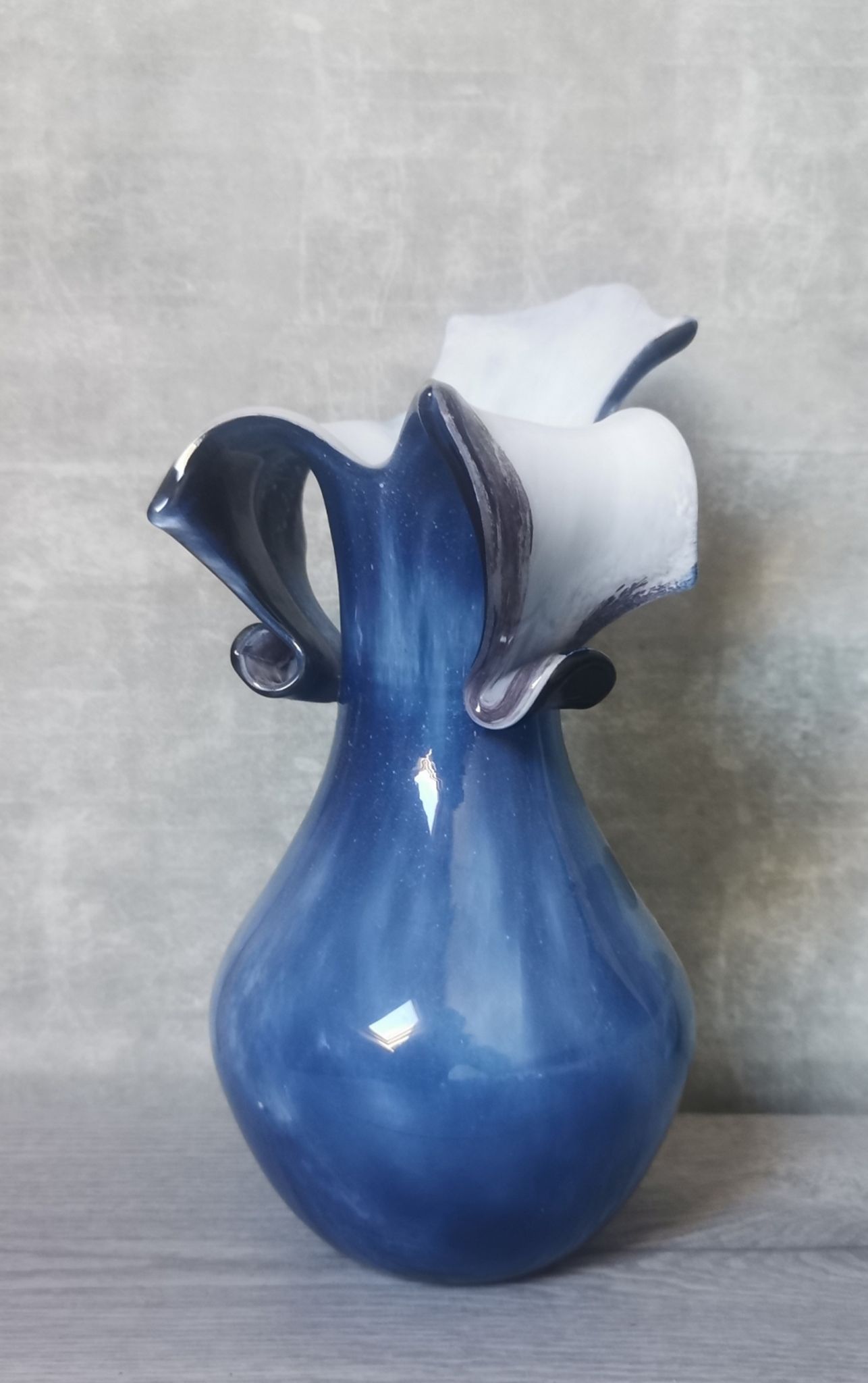 Gold and blue design vase Torcheux