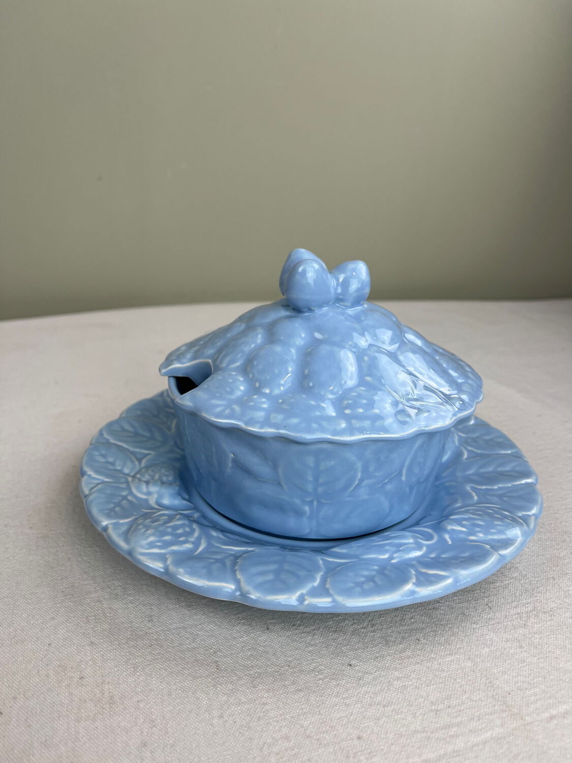 Strawberry ceramic sugar bowl