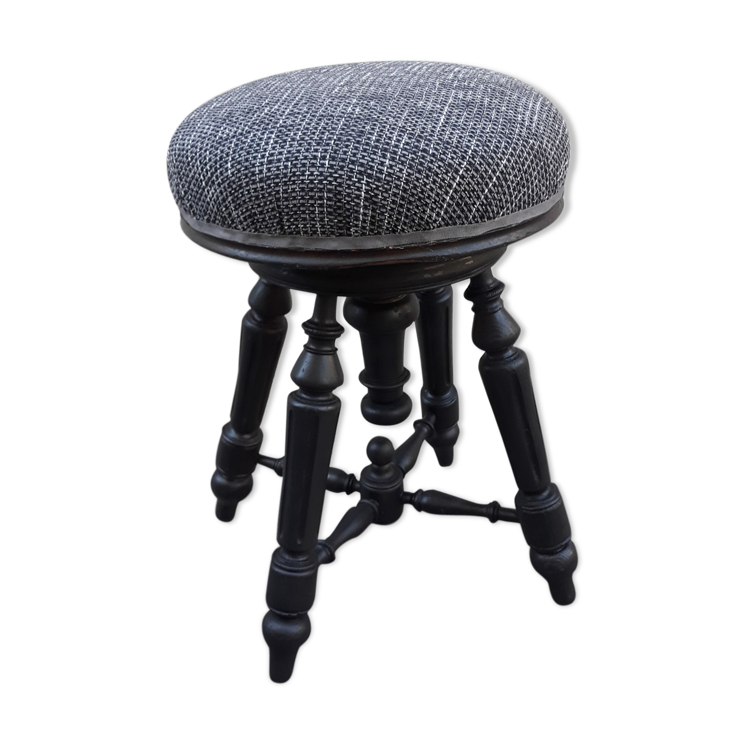 Adjustable piano stool