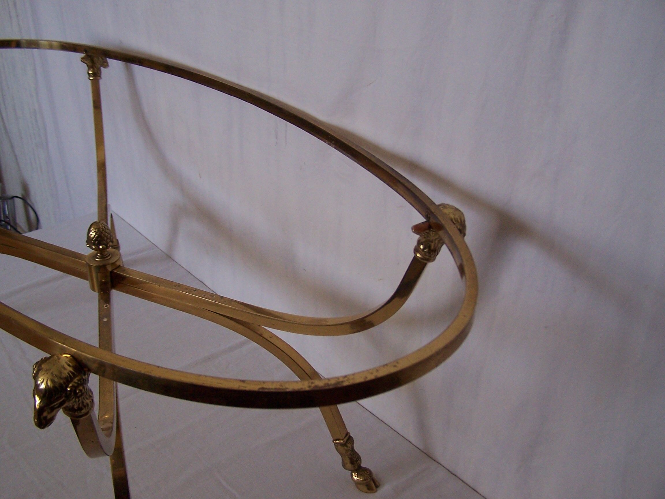 Italian coffee table oval ram feet - 60s