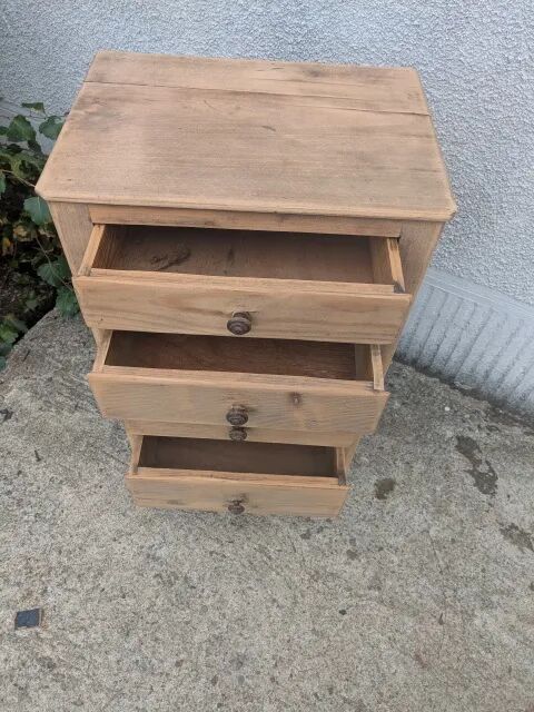 Petite commode.
