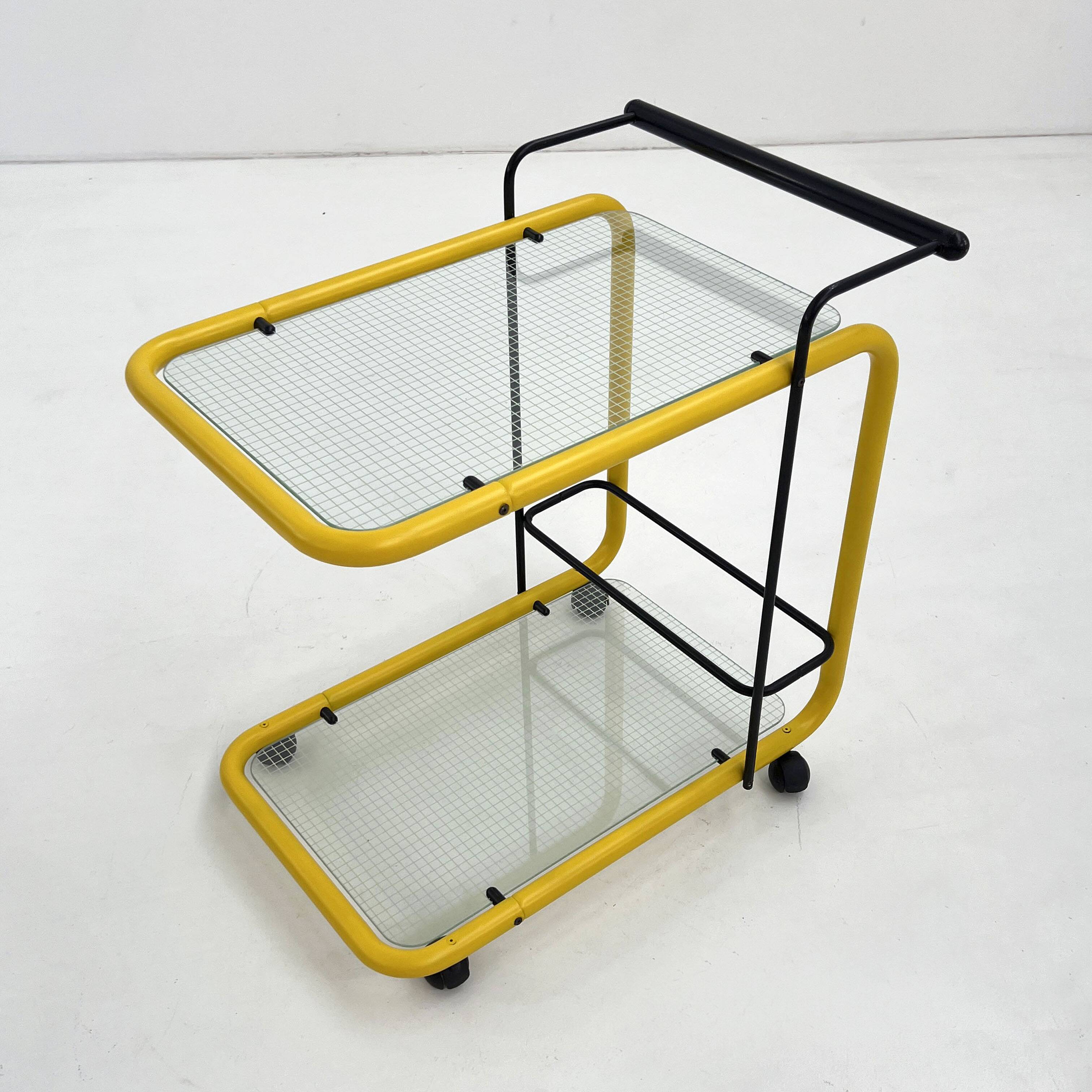 Desserte postmoderne noire et jaune en métal et verre, 1980