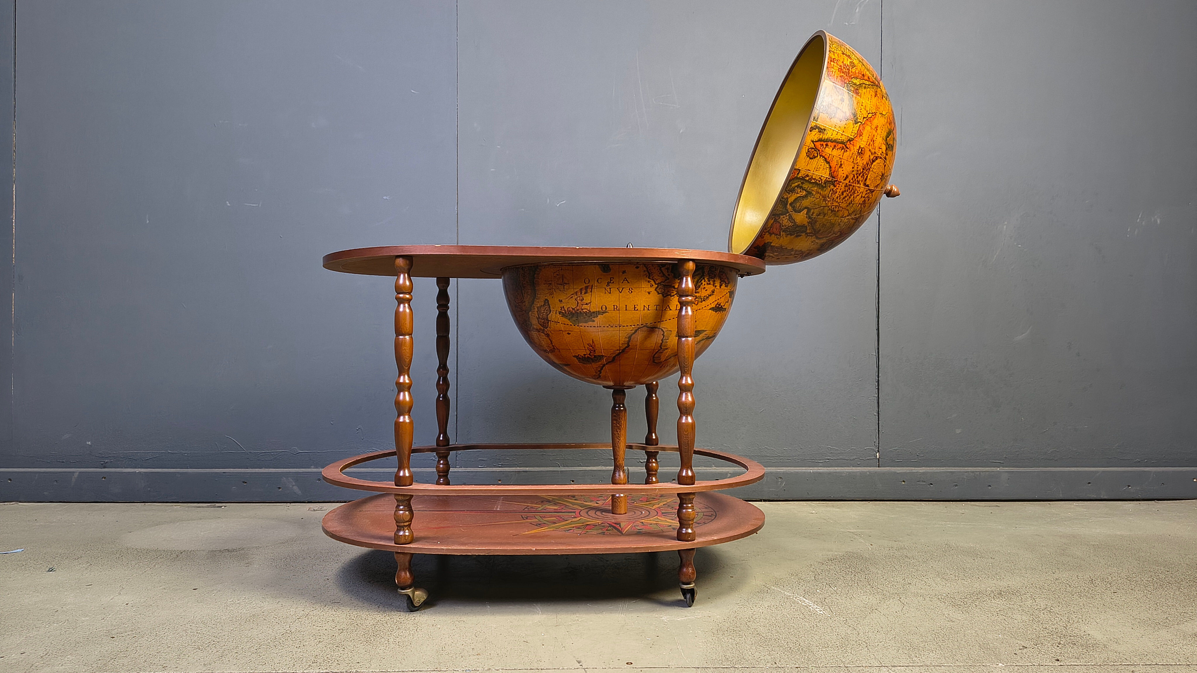 Bar globe vintage, années 1970