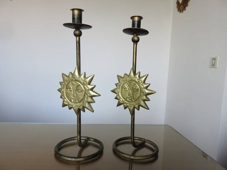 Pair of "sun" candlesticks in metal and wood from the 80s