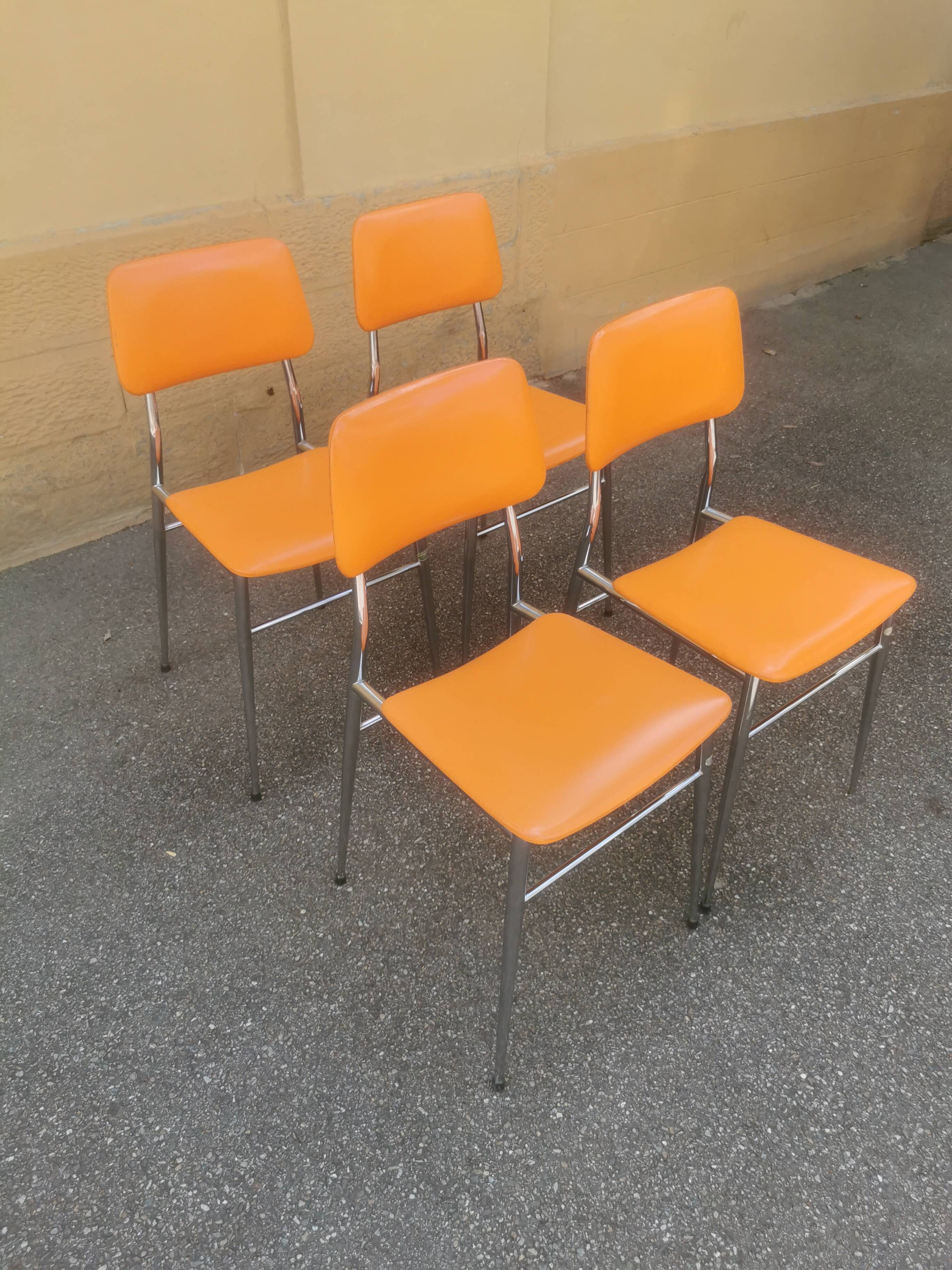 Tubmenager orange vintage chairs