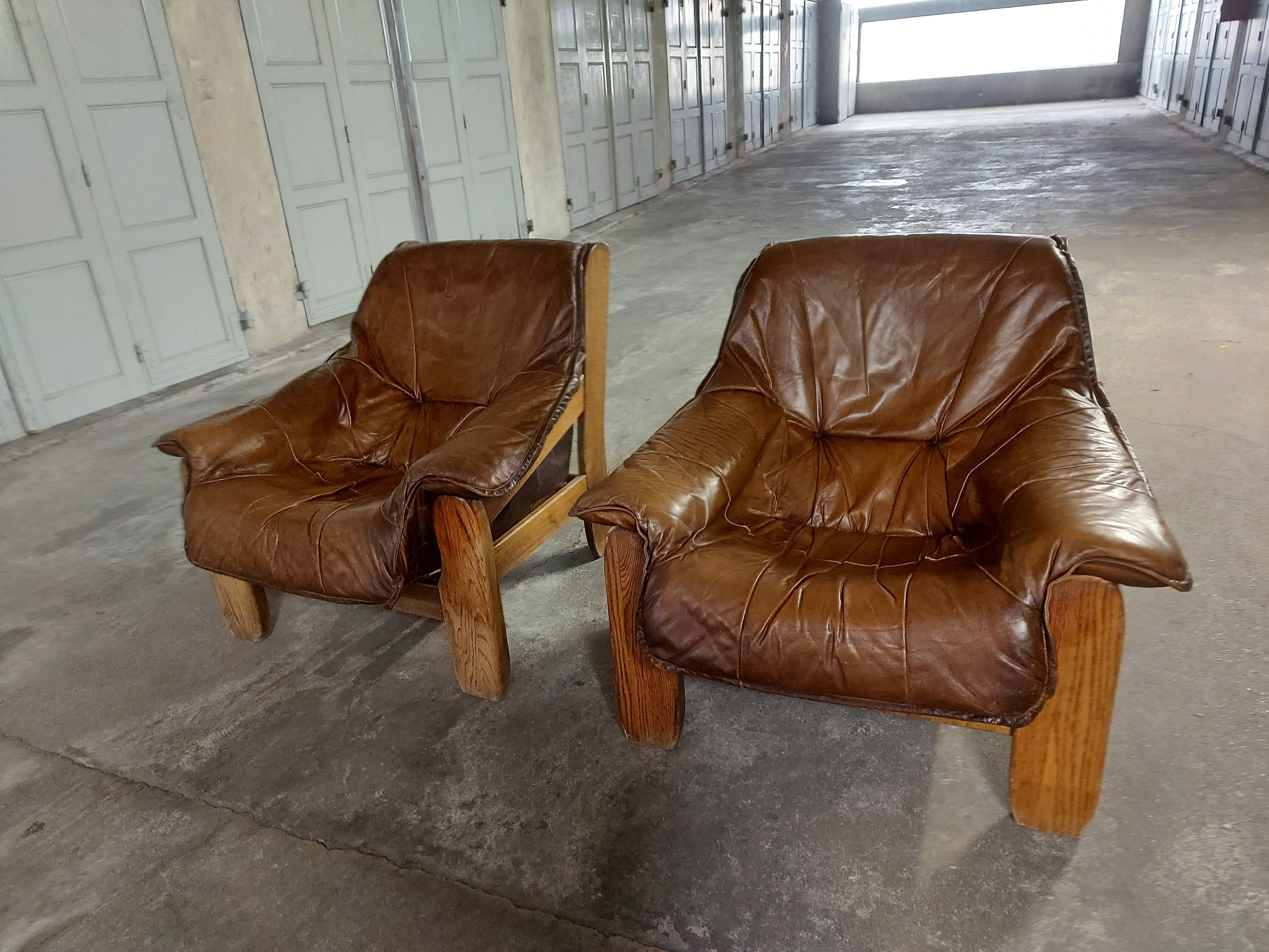 Armchairs in leather and vintage wood 70's