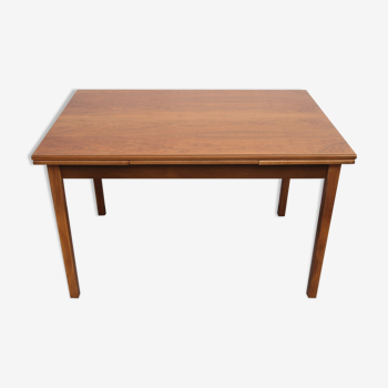 1960s extendable dining table in walnut