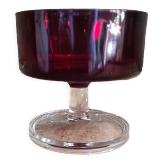 Coupe de champagne française vintage de Luminarc en rouge rubis