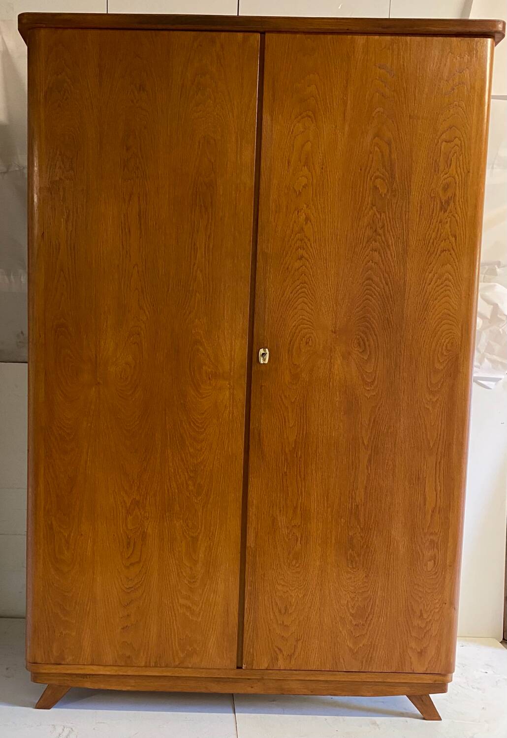 Armoire vintage pieds compas années 60
