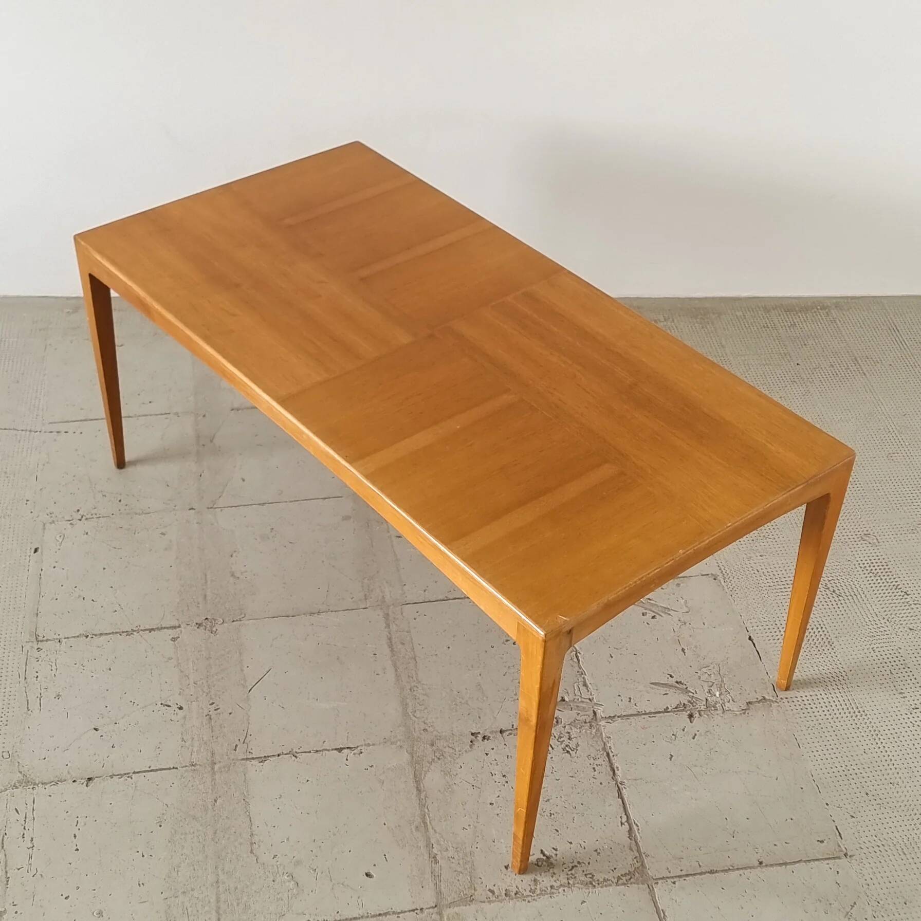 Table basse minimaliste mid-century