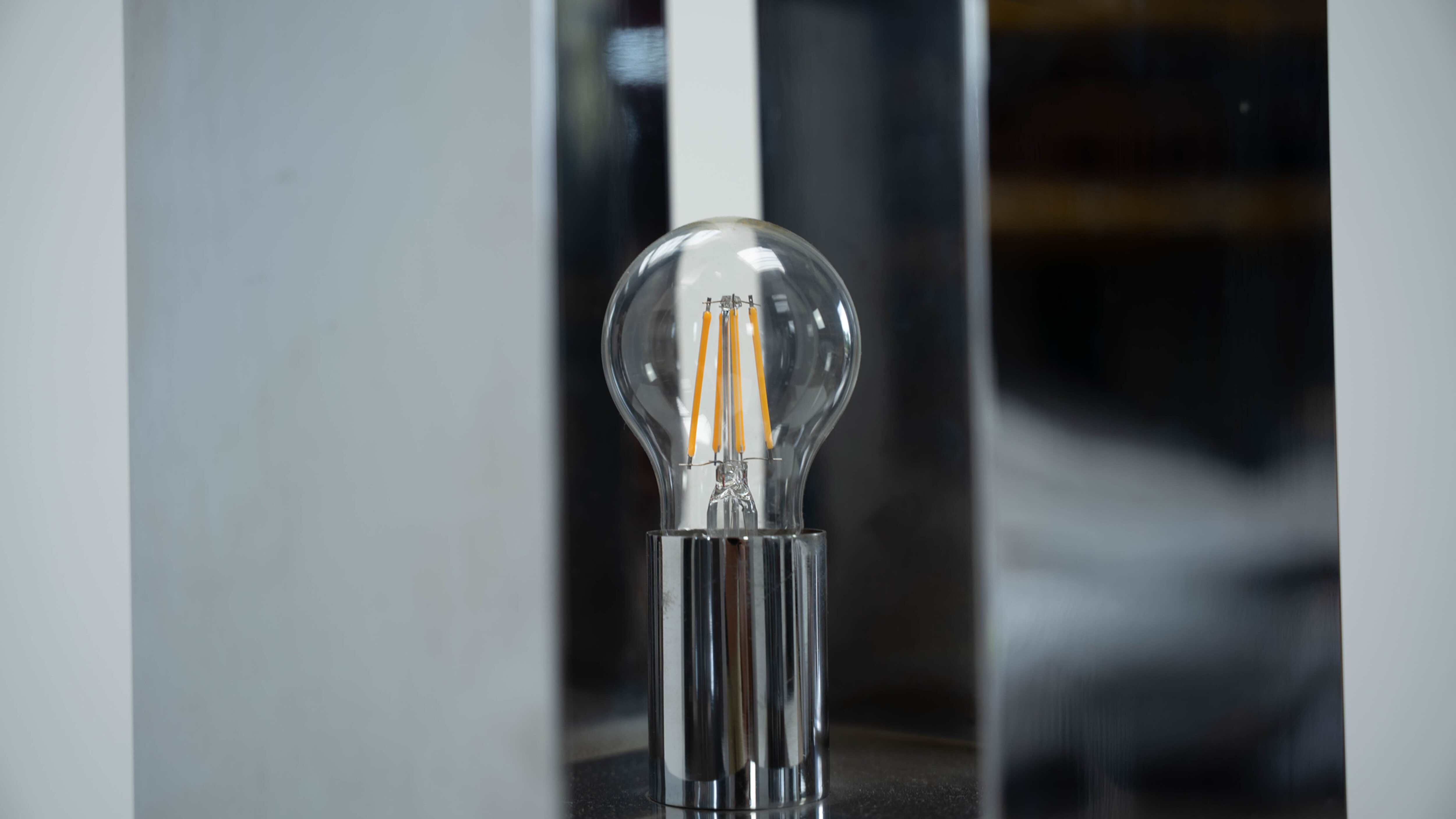 Italian sculptural table lamp