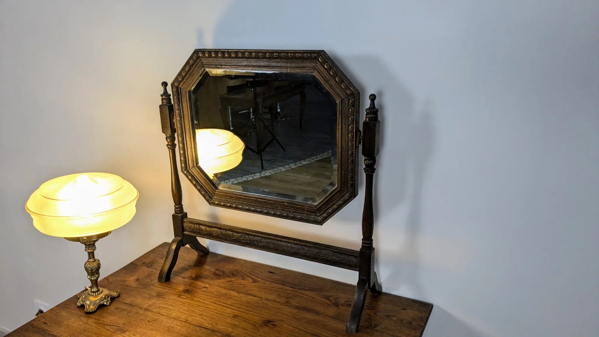 Antique octagonal full-length mirror in carved wood – Bevelled glass