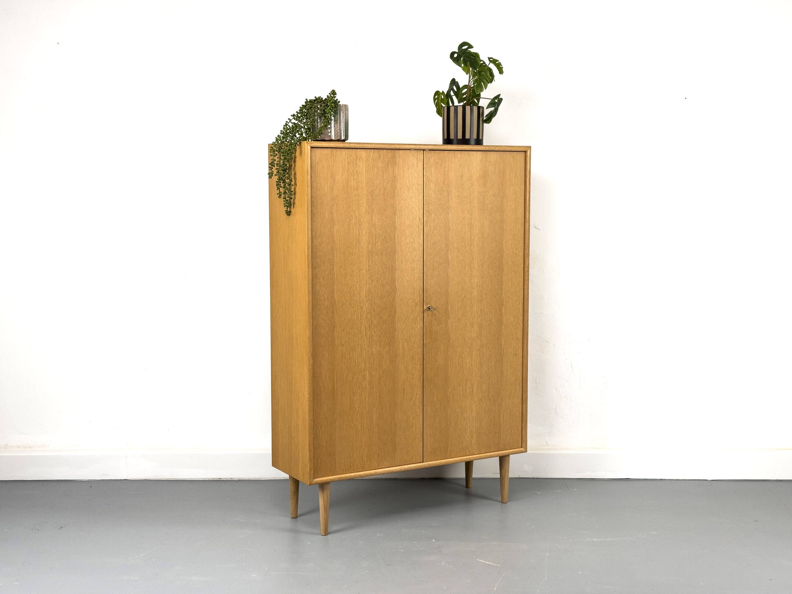 Cabinet en chêne de WK Möbel, années 1970