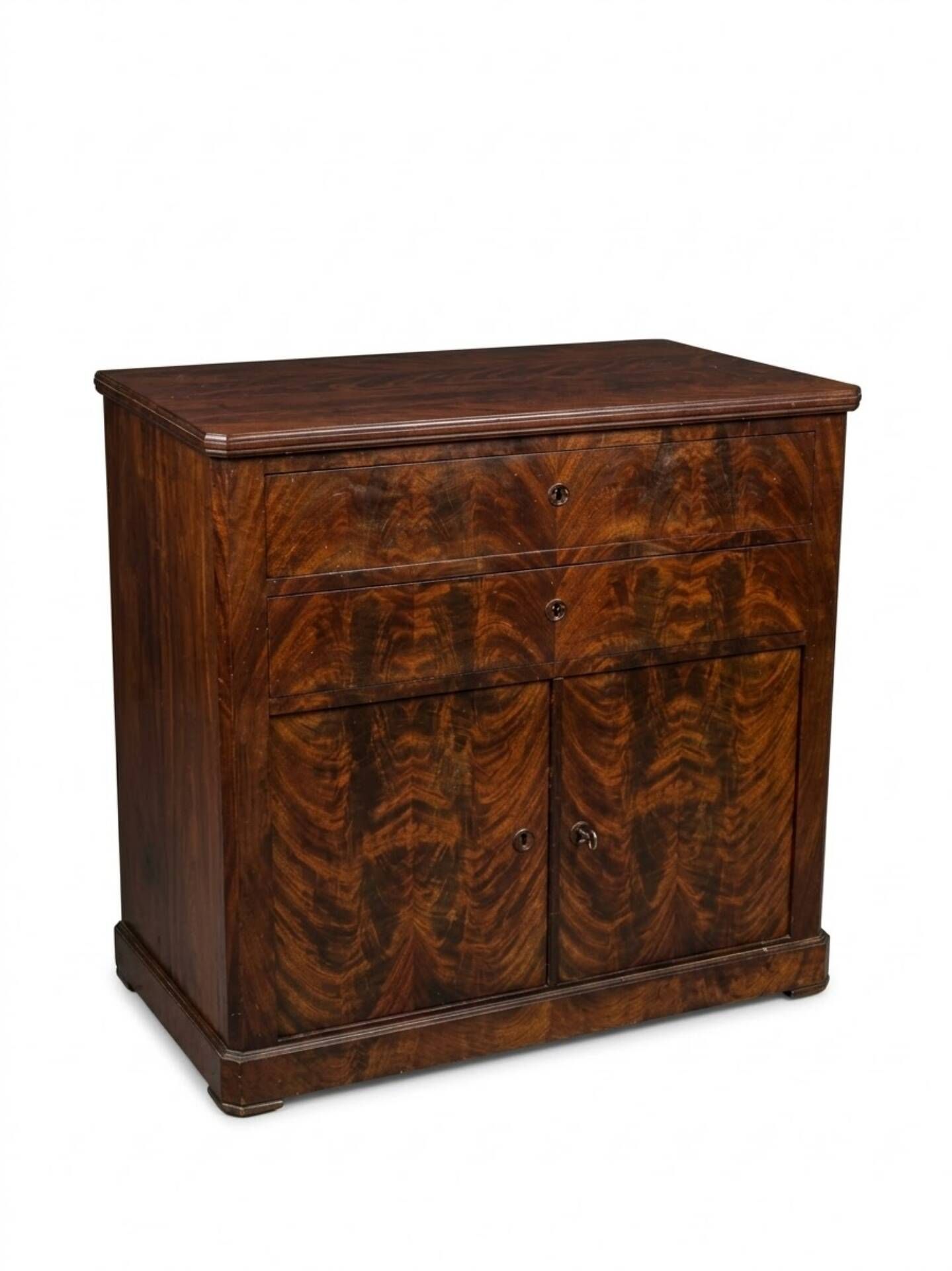 Mahogany chest of drawers