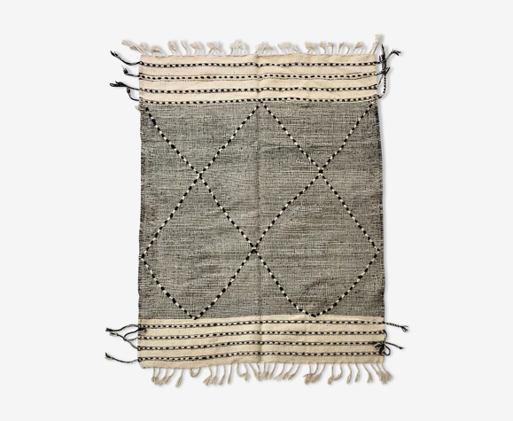 Tapis kilim berbère marocain zanafi écru et noir 190x147cm