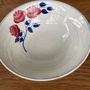 Plat de service rose rouge