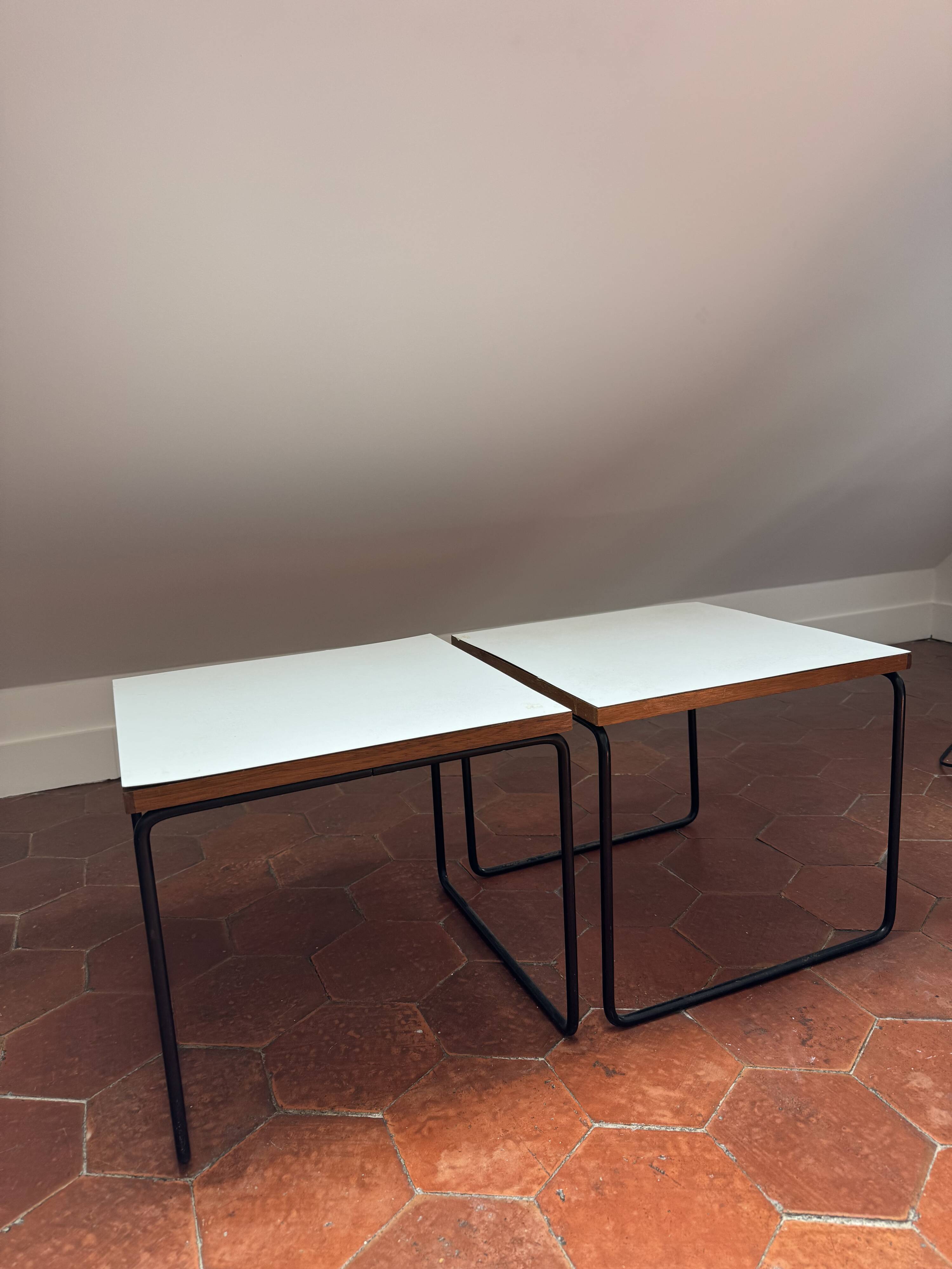 Lot de 2 tables basses "Table Volante" – Pierre Guariche, Éditions Steiner