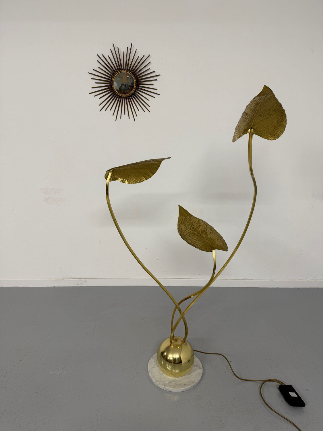 Rhubarb leaf floor lamp brass design Tomaso Barbi Italy an70